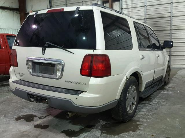 5LMFU27R34LJ42175 - 2004 LINCOLN NAVIGATOR თეთრი ფოტო 4