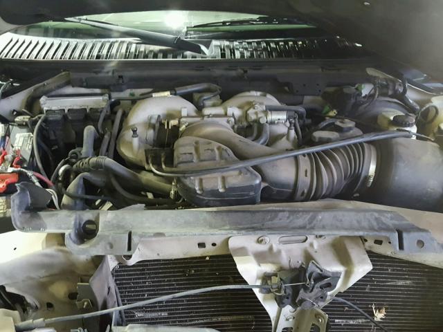 5LMFU27R34LJ42175 - 2004 LINCOLN NAVIGATOR თეთრი ფოტო 7