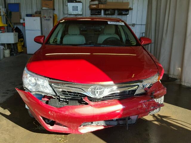 4T1BF1FK1EU810934 - 2014 TOYOTA CAMRY RED photo 9