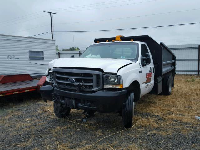 1FDAF57PX4EA55790 - 2004 FORD F550 SUPER WHITE photo 2