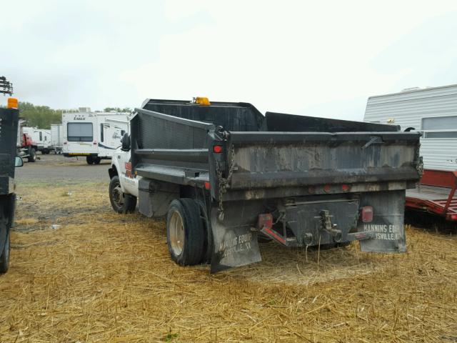 1FDAF57PX4EA55790 - 2004 FORD F550 SUPER WHITE photo 3