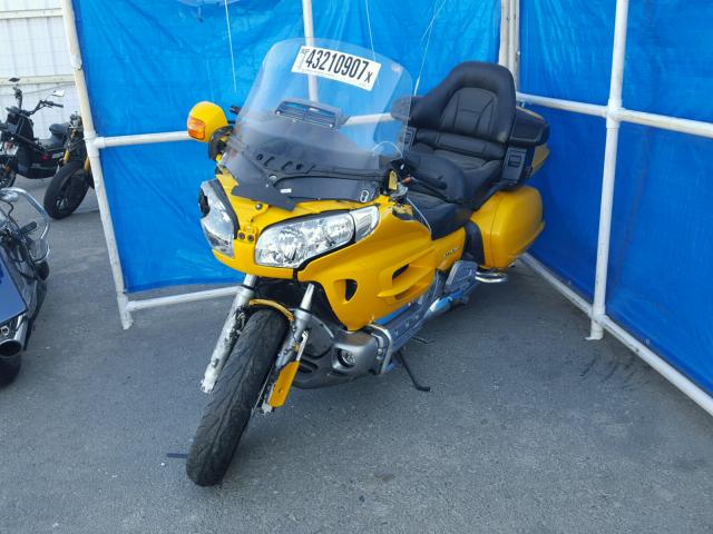 1HFSC47L0AA905475 - 2010 HONDA GL1800 YELLOW photo 2