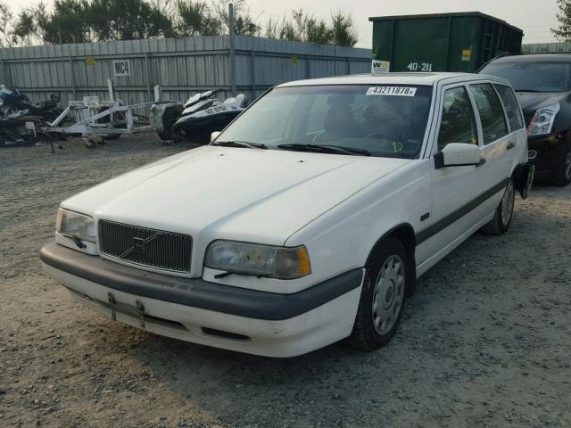 YV1LW5536S2098772 - 1995 VOLVO 850 BASE WHITE photo 2