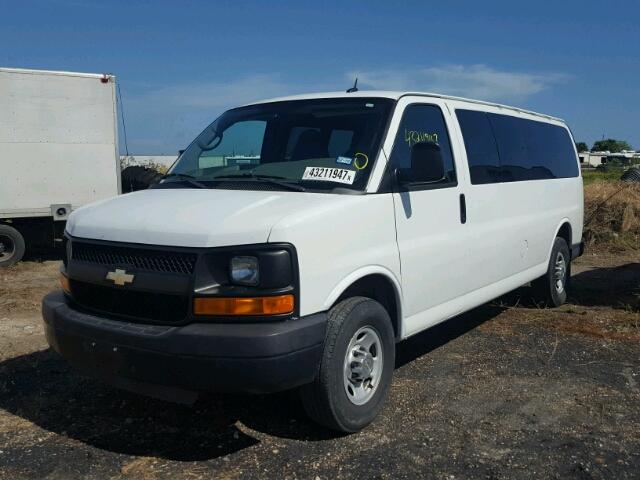 1GAZGZFG2C1147388 - 2012 CHEVROLET EXPRESS G3 WHITE photo 2