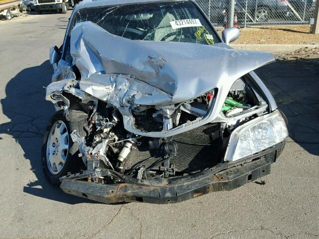 JH4KA96644C003878 - 2004 ACURA 3.5RL SILVER photo 9