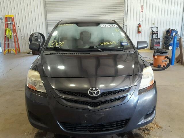 JTDBT923971089213 - 2007 TOYOTA YARIS GRAY photo 9