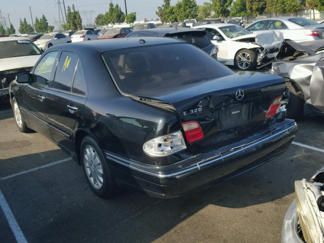 WDBJF65G2YA952143 - 2000 MERCEDES-BENZ E 320 BLACK photo 3