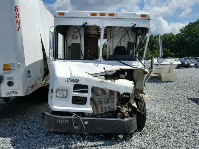 4UZAANCP97CY32397 - 2007 FREIGHTLINER CHASSIS M WHITE photo 10