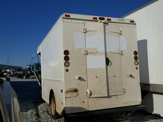 4UZAANCP97CY32397 - 2007 FREIGHTLINER CHASSIS M WHITE photo 3