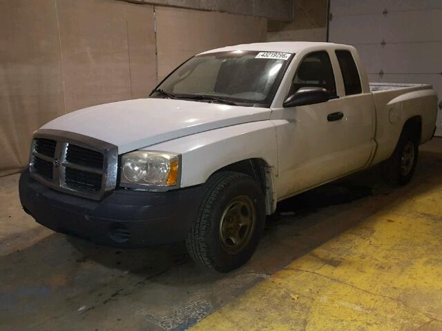 1D7HE22K85S112304 - 2005 DODGE DAKOTA ST WHITE photo 2