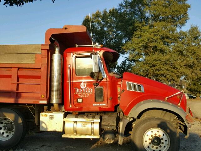 1M2AT04CX7M006225 - 2007 MACK 700 CTP700 RED photo 9