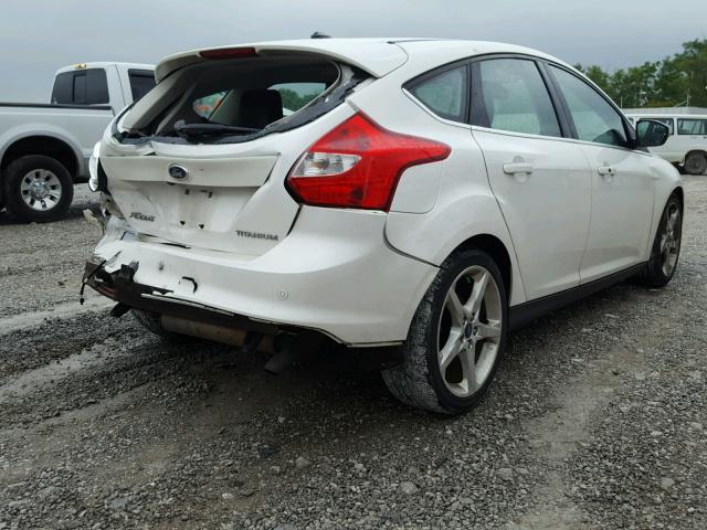 1FAHP3N20CL226106 - 2012 FORD FOCUS TITA WHITE photo 4