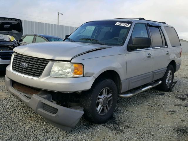 1FMRU15W23LA75280 - 2003 FORD EXPEDITION SILVER photo 2