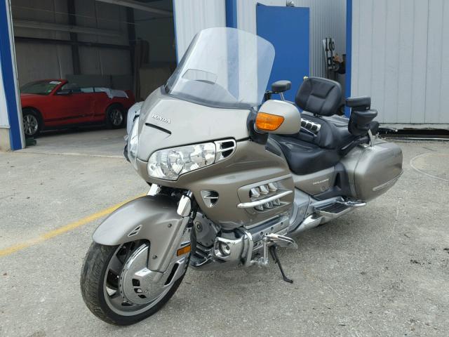 1HFSC47003A203715 - 2003 HONDA GL1800 TAN photo 2