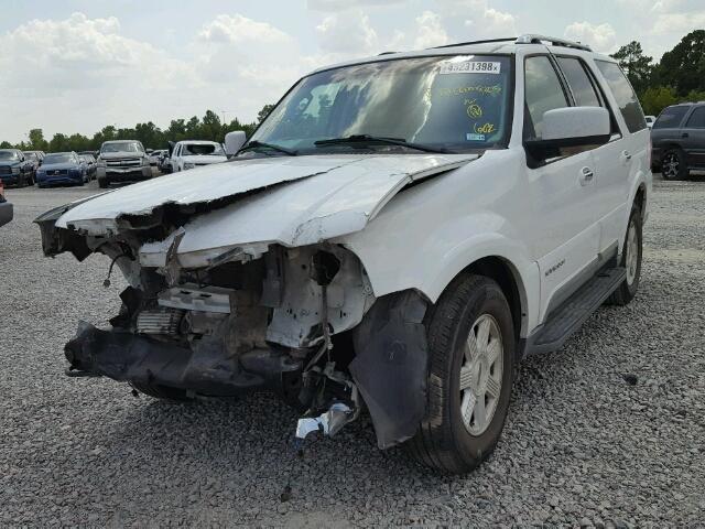 5LMFU27R53LJ11413 - 2003 LINCOLN NAVIGATOR Biały zdjęcie 2