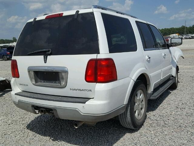 5LMFU27R53LJ11413 - 2003 LINCOLN NAVIGATOR Biały zdjęcie 4