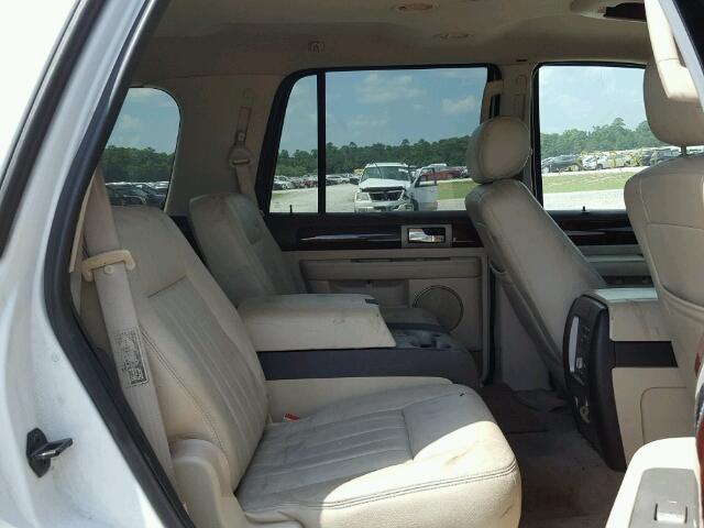 5LMFU27R53LJ11413 - 2003 LINCOLN NAVIGATOR Biały zdjęcie 6