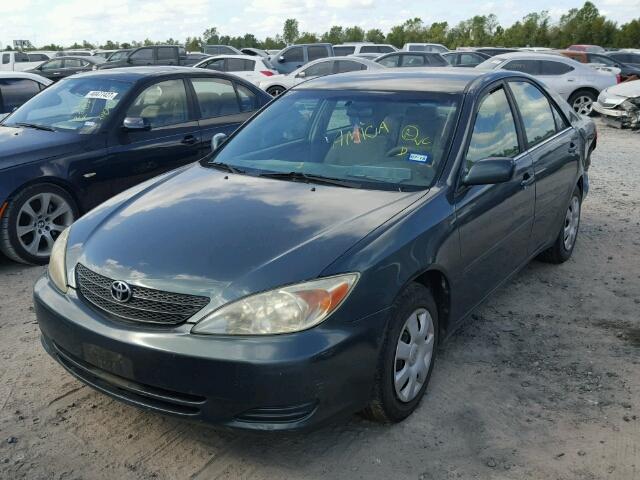 4T1BE32KX2U609890 - 2002 TOYOTA CAMRY LE GREEN photo 2