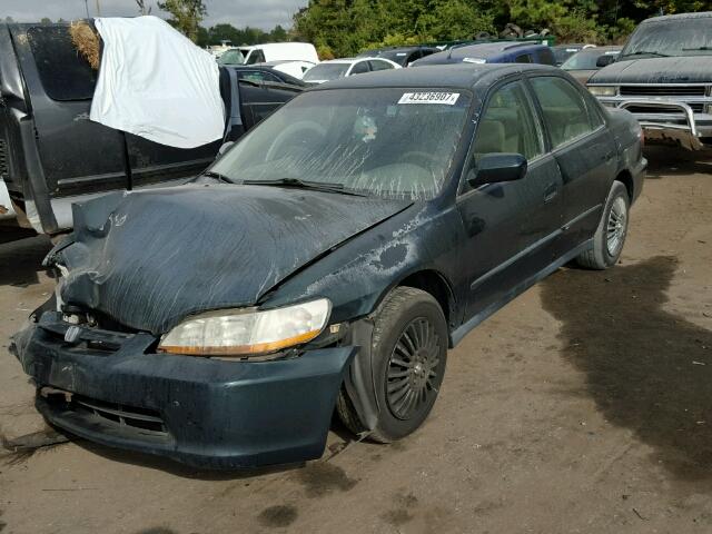 1HGCG1643WA008543 - 1998 HONDA ACCORD GREEN photo 2