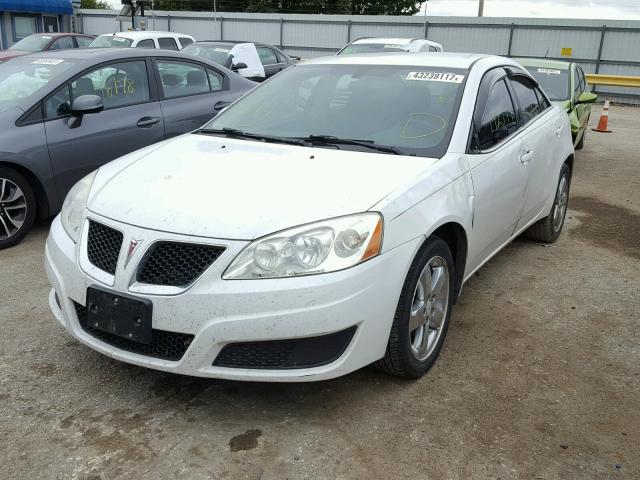 1G2ZA5E03A4126555 - 2010 PONTIAC G6 WHITE photo 2