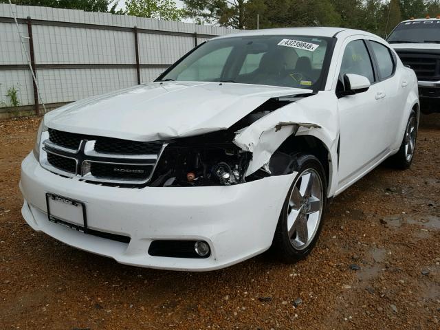 1B3BD2FG6BN587017 - 2011 DODGE AVENGER LU WHITE photo 2