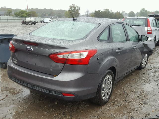 1FAHP3F28CL440422 - 2012 FORD FOCUS SE SILVER photo 4