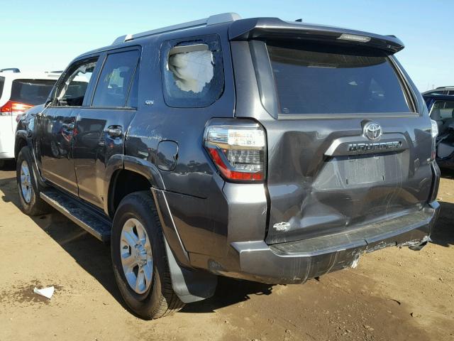 JTEBU5JR3G5385943 - 2016 TOYOTA 4RUNNER SR GRAY photo 3