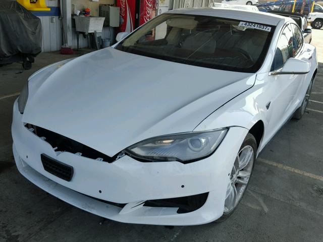 5YJSA1E19GF122364 - 2016 TESLA MODEL S WHITE photo 2