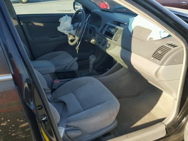 4T1BF30K32U024374 - 2002 TOYOTA CAMRY LE შავი ფოტო 5