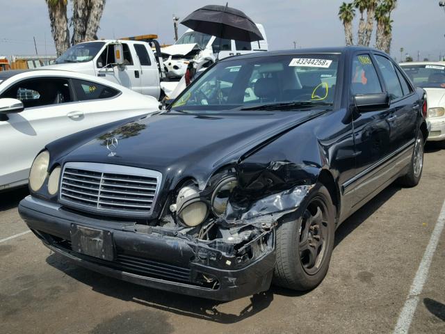 WDBJF65H0XA760601 - 1999 MERCEDES-BENZ E 320 BLACK photo 2