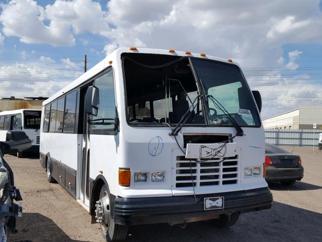 4UZAACBW95CU36688 - 2005 FREIGHTLINER CHASSIS M WHITE photo 1