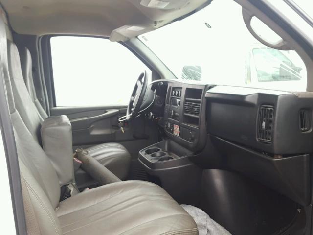 1GDJG31C081909478 - 2008 GMC SAVANA WHITE photo 5