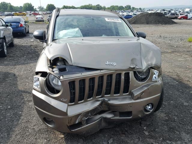 1J8FF47W27D167532 - 2007 JEEP COMPASS TAN photo 9