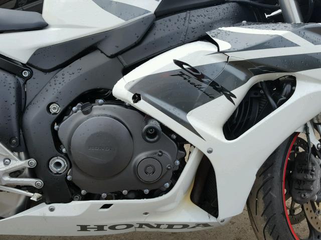 JH2SC57086M210955 - 2006 HONDA CBR1000 RR WHITE photo 7