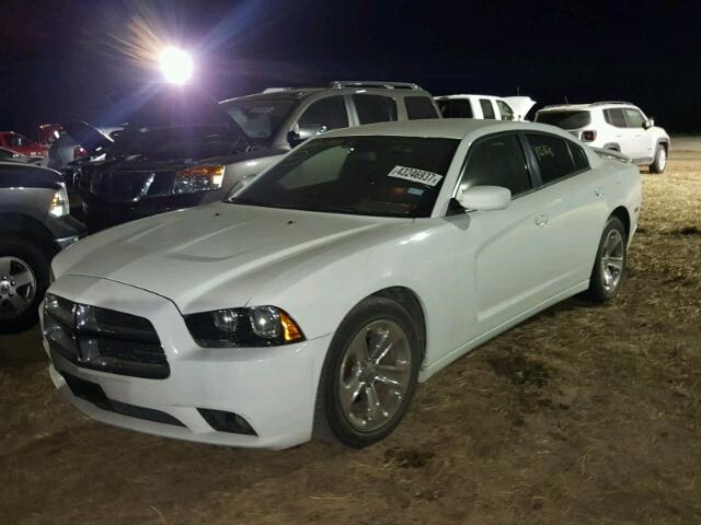 2B3CL3CG3BH537573 - 2011 DODGE CHARGER WHITE photo 2