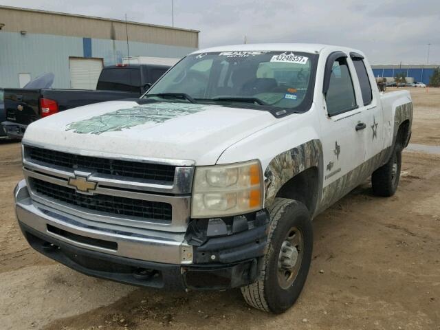 1GCHK29K97E574977 - 2007 CHEVROLET SILVERADO WHITE photo 2