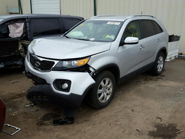 5XYKT3A65DG408577 - 2013 KIA SORENTO SILVER photo 2