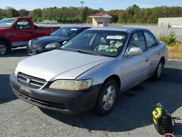 1HGCG16522A035493 - 2002 HONDA ACCORD EX SILVER photo 2