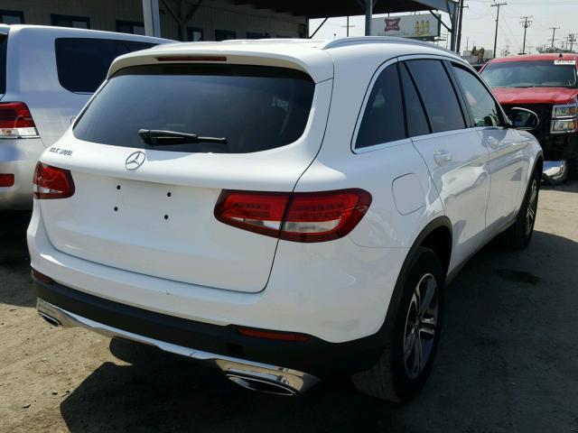 WDC0G4JB3HF173050 - 2017 MERCEDES-BENZ GLC 300 WHITE photo 4