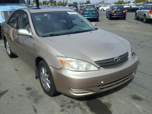 JTDBF30K320077488 - 2002 TOYOTA CAMRY LE GOLD photo 1