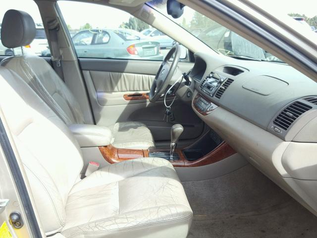 JTDBF30K320077488 - 2002 TOYOTA CAMRY LE 金色 照片 5