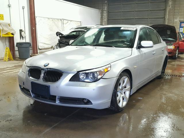 WBANB33585CN67293 - 2005 BMW 545 I SILVER photo 2