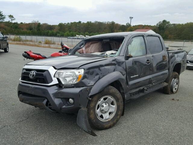 3TMLU4EN0FM179160 - 2015 TOYOTA TACOMA DOU GRAY photo 2