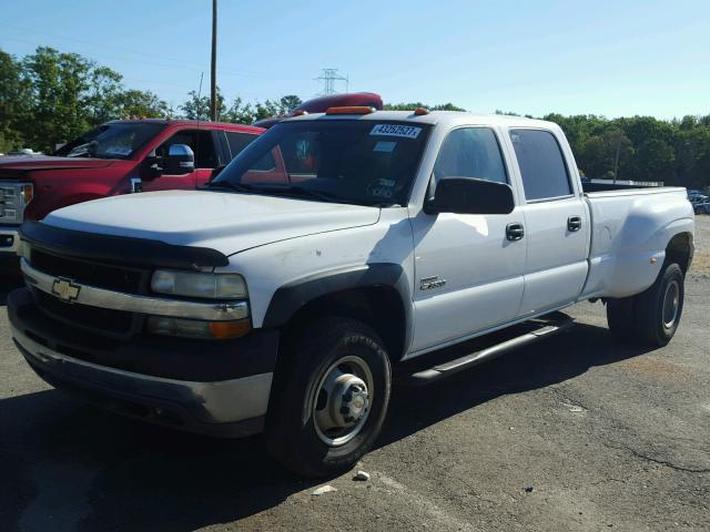 1GCJC33122F113434 - 2002 CHEVROLET SILVERADO WHITE photo 2