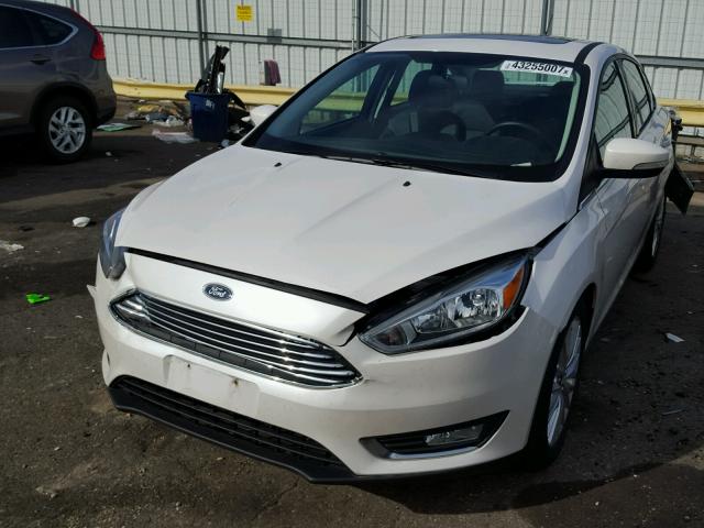 1FADP3J22FL324255 - 2015 FORD FOCUS WHITE photo 2