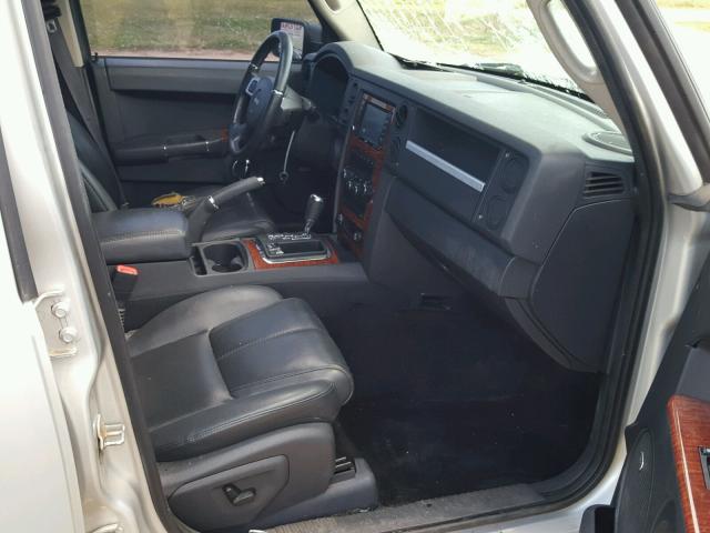 1J8HG58N28C190642 - 2008 JEEP COMMANDER SILVER photo 5