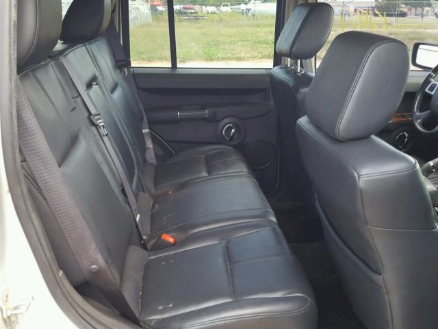 1J8HG58N28C190642 - 2008 JEEP COMMANDER SILVER photo 6