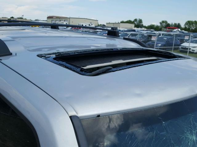 1J8HG58N28C190642 - 2008 JEEP COMMANDER SILVER photo 9