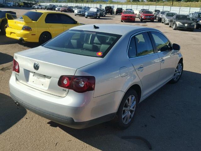 3VWRZ7AJ6AM052967 - 2010 VOLKSWAGEN JETTA SE 银色 照片 4