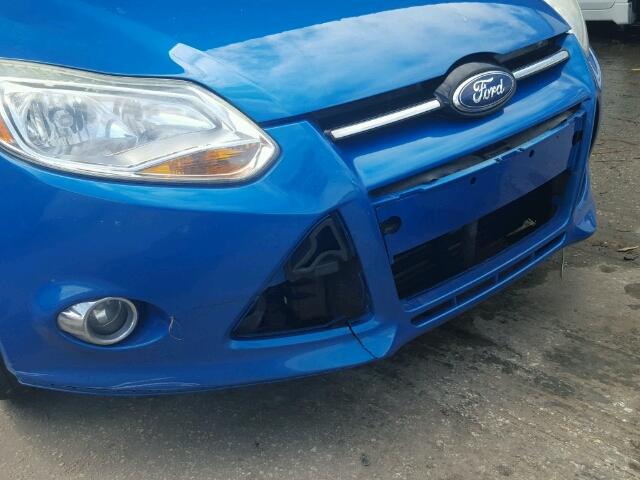 1FAHP3F27CL139981 - 2012 FORD FOCUS SE BLUE photo 9